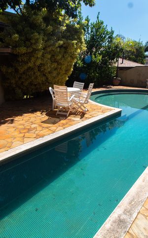 Casa de condomínio à venda com 450m², 4 quartos e 4 vagas Casa de condomínio à venda com 450m², 4 quartos e 4 vagasÁrea comum - Piscina