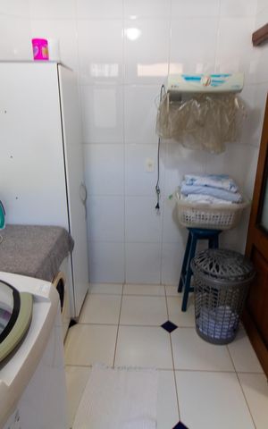 Casa de condomínio à venda com 450m², 4 quartos e 4 vagas Casa de condomínio à venda com 450m², 4 quartos e 4 vagasÁrea de Serviço