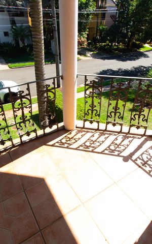 Casa de condomínio à venda com 450m², 4 quartos e 4 vagas Casa de condomínio à venda com 450m², 4 quartos e 4 vagasSacada
