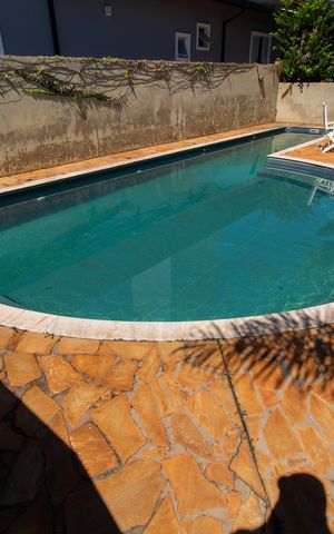 Casa de condomínio à venda com 450m², 4 quartos e 4 vagas Casa de condomínio à venda com 450m², 4 quartos e 4 vagasÁrea comum - Piscina