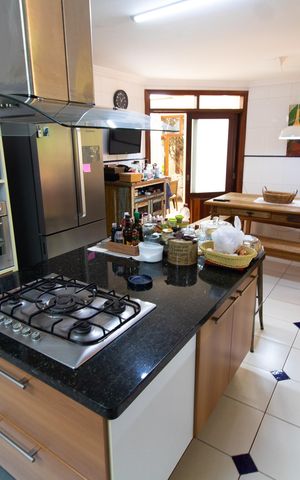 Casa de condomínio à venda com 450m², 4 quartos e 4 vagas Casa de condomínio à venda com 450m², 4 quartos e 4 vagasCozinha