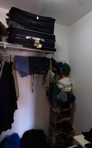 Casa de condomínio à venda com 450m², 4 quartos e 4 vagas Casa de condomínio à venda com 450m², 4 quartos e 4 vagasCloset da suíte