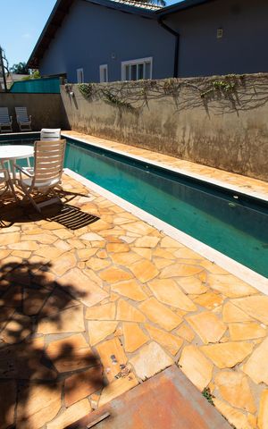 Casa de condomínio à venda com 450m², 4 quartos e 4 vagas Casa de condomínio à venda com 450m², 4 quartos e 4 vagasÁrea comum - Piscina