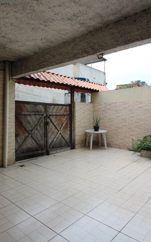 Casa à venda com 90m², 2 quartos e 2 vagasGaragem