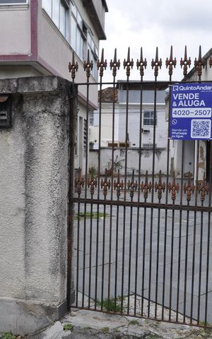 Casa à venda com 300m², 4 quartos e 4 vagasFachada