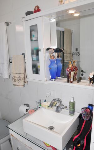 Casa à venda com 99m², 3 quartos e 2 vagasBanheiro/ Quarto 01 