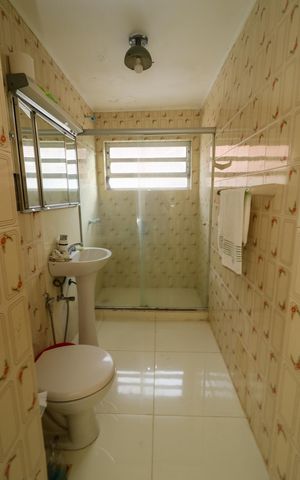Casa à venda com 140m², 4 quartos e 4 vagas Casa à venda com 140m², 4 quartos e 4 vagasBanheiro da Suíte