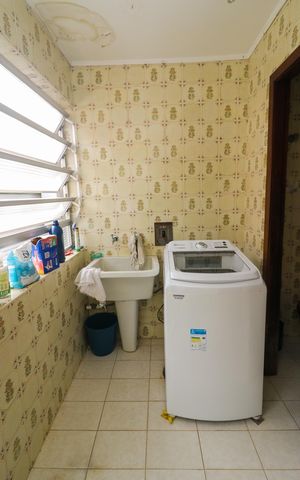 Casa à venda com 140m², 4 quartos e 4 vagas Casa à venda com 140m², 4 quartos e 4 vagasÁrea de Serviço