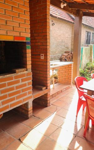 Casa à venda com 140m², 4 quartos e 4 vagas Casa à venda com 140m², 4 quartos e 4 vagasVaranda