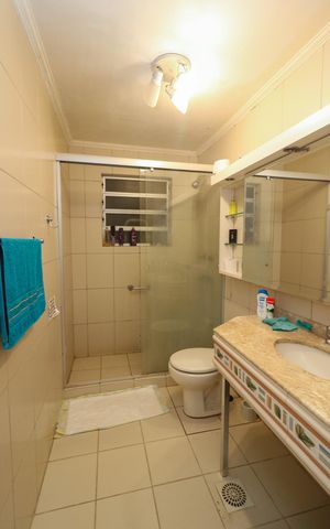 Casa à venda com 140m², 4 quartos e 4 vagas Casa à venda com 140m², 4 quartos e 4 vagasBanheiro Social