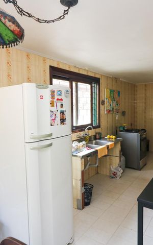 Casa à venda com 140m², 4 quartos e 4 vagas Casa à venda com 140m², 4 quartos e 4 vagasCozinha