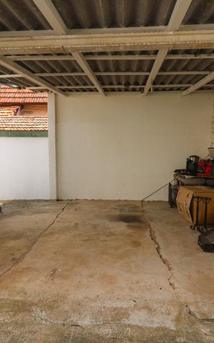 Casa à venda com 140m², 4 quartos e 4 vagas Casa à venda com 140m², 4 quartos e 4 vagasGaragem