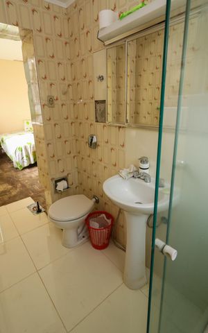 Casa à venda com 140m², 4 quartos e 4 vagas Casa à venda com 140m², 4 quartos e 4 vagasBanheiro da Suíte