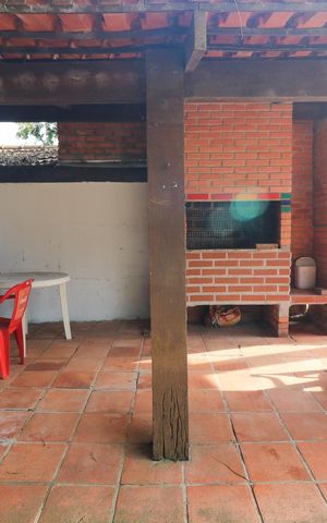 Casa à venda com 140m², 4 quartos e 4 vagas Casa à venda com 140m², 4 quartos e 4 vagasVaranda