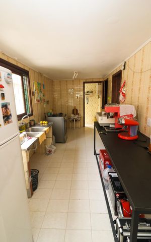 Casa à venda com 140m², 4 quartos e 4 vagas Casa à venda com 140m², 4 quartos e 4 vagasCozinha