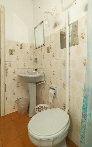 Casa à venda com 200m², 4 quartos e 2 vagascasa 2 - Banheiro