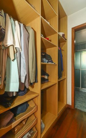 Casa à venda com 200m², 4 quartos e 2 vagasCloset da suíte