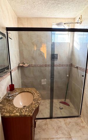 Apartamento à venda com 55m², 2 quartos e 1 vaga Apartamento à venda com 55m², 2 quartos e 1 vagaBanheiro