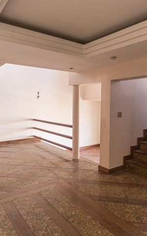 Casa à venda com 640m², 5 quartos e 4 vagas Casa à venda com 640m², 5 quartos e 4 vagasSala 2