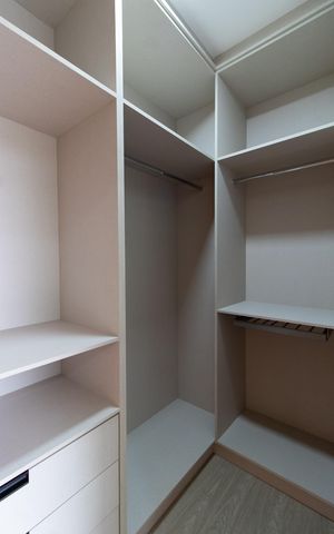 Casa de condomínio à venda com 531m², 4 quartos e 4 vagas Casa de condomínio à venda com 531m², 4 quartos e 4 vagasCloset Suíte 4