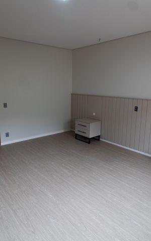 Casa de condomínio à venda com 531m², 4 quartos e 4 vagas Casa de condomínio à venda com 531m², 4 quartos e 4 vagasSuíte 2