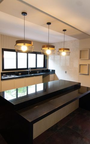 Casa de condomínio à venda com 531m², 4 quartos e 4 vagas Casa de condomínio à venda com 531m², 4 quartos e 4 vagasCozinha