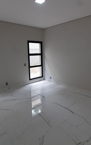 Casa de condomínio à venda com 531m², 4 quartos e 4 vagas Casa de condomínio à venda com 531m², 4 quartos e 4 vagasSala de TV