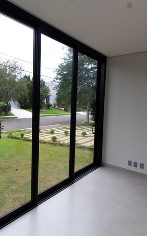 Casa de condomínio à venda com 531m², 4 quartos e 4 vagas Casa de condomínio à venda com 531m², 4 quartos e 4 vagasEscritório