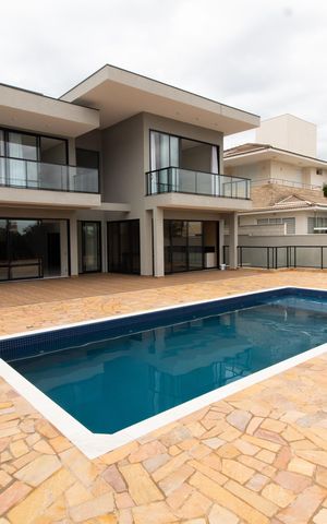 Casa de condomínio à venda com 531m², 4 quartos e 4 vagas Casa de condomínio à venda com 531m², 4 quartos e 4 vagasÁrea Externa