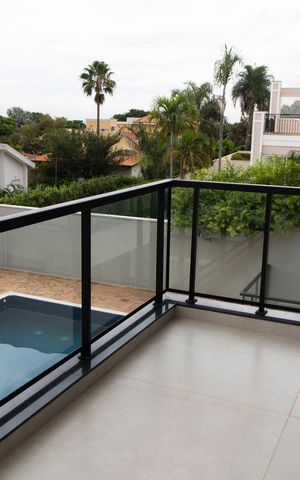 Casa de condomínio à venda com 531m², 4 quartos e 4 vagas Casa de condomínio à venda com 531m², 4 quartos e 4 vagasSacada Suíte 3