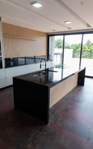 Casa de condomínio à venda com 531m², 4 quartos e 4 vagas Casa de condomínio à venda com 531m², 4 quartos e 4 vagasÁrea Gourmet