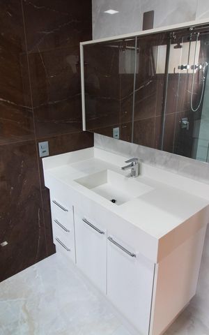 Casa de condomínio à venda com 531m², 4 quartos e 4 vagas Casa de condomínio à venda com 531m², 4 quartos e 4 vagasBanheiro Suíte 2
