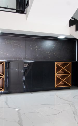 Casa de condomínio à venda com 531m², 4 quartos e 4 vagas Casa de condomínio à venda com 531m², 4 quartos e 4 vagasSala