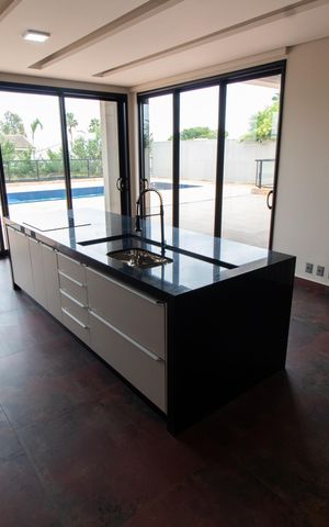 Casa de condomínio à venda com 531m², 4 quartos e 4 vagas Casa de condomínio à venda com 531m², 4 quartos e 4 vagasÁrea Gourmet