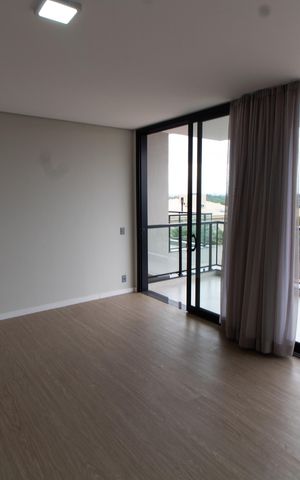Casa de condomínio à venda com 531m², 4 quartos e 4 vagas Casa de condomínio à venda com 531m², 4 quartos e 4 vagasCloset Suíte 3