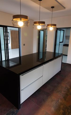 Casa de condomínio à venda com 531m², 4 quartos e 4 vagas Casa de condomínio à venda com 531m², 4 quartos e 4 vagasCozinha