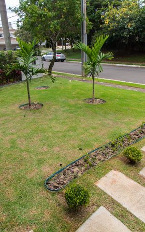 Casa de condomínio à venda com 531m², 4 quartos e 4 vagas Casa de condomínio à venda com 531m², 4 quartos e 4 vagasÁrea Externa