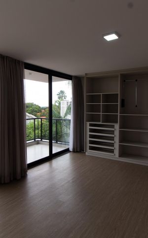 Casa de condomínio à venda com 531m², 4 quartos e 4 vagas Casa de condomínio à venda com 531m², 4 quartos e 4 vagasCloset Suíte 3