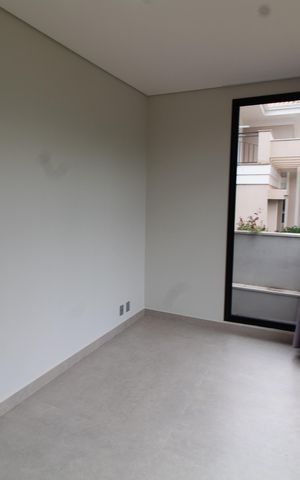 Casa de condomínio à venda com 531m², 4 quartos e 4 vagas Casa de condomínio à venda com 531m², 4 quartos e 4 vagasEscritório