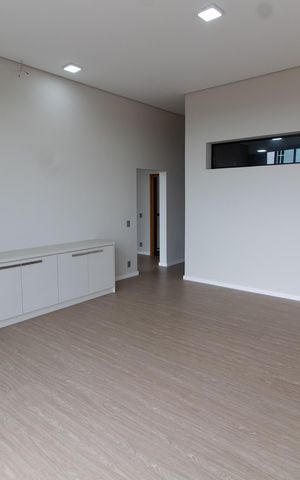 Casa de condomínio à venda com 531m², 4 quartos e 4 vagas Casa de condomínio à venda com 531m², 4 quartos e 4 vagasSuíte 3