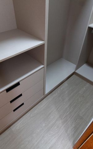 Casa de condomínio à venda com 531m², 4 quartos e 4 vagas Casa de condomínio à venda com 531m², 4 quartos e 4 vagasCloset Suíte 2