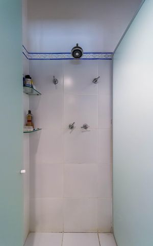 Casa à venda com 220m², 3 quartos e 4 vagas Casa à venda com 220m², 3 quartos e 4 vagasBanheiro Suíte 2