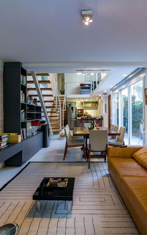 Casa à venda com 220m², 3 quartos e 4 vagas Casa à venda com 220m², 3 quartos e 4 vagasSala