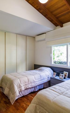 Casa à venda com 220m², 3 quartos e 4 vagas Casa à venda com 220m², 3 quartos e 4 vagasSuíte 1