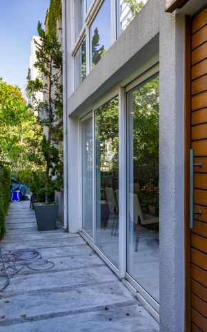 Casa à venda com 220m², 3 quartos e 4 vagas Casa à venda com 220m², 3 quartos e 4 vagasVista Varanda Sala