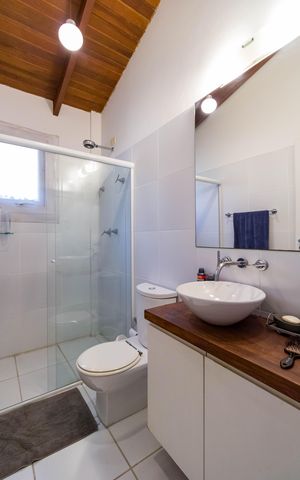 Casa à venda com 220m², 3 quartos e 4 vagas Casa à venda com 220m², 3 quartos e 4 vagasBanheiro Suíte 1