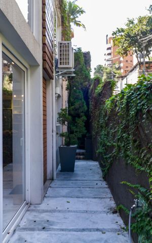 Casa à venda com 220m², 3 quartos e 4 vagas Casa à venda com 220m², 3 quartos e 4 vagasVista Varanda Sala
