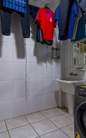 Casa à venda com 220m², 3 quartos e 4 vagas Casa à venda com 220m², 3 quartos e 4 vagasÁrea de Serviço