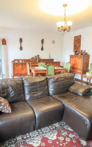 Casa à venda com 186m², 4 quartos e 3 vagas Casa à venda com 186m², 4 quartos e 3 vagasSala