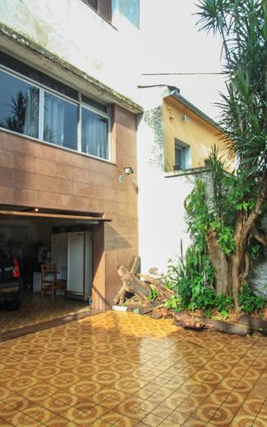 Casa à venda com 186m², 4 quartos e 3 vagas Casa à venda com 186m², 4 quartos e 3 vagasGaragem